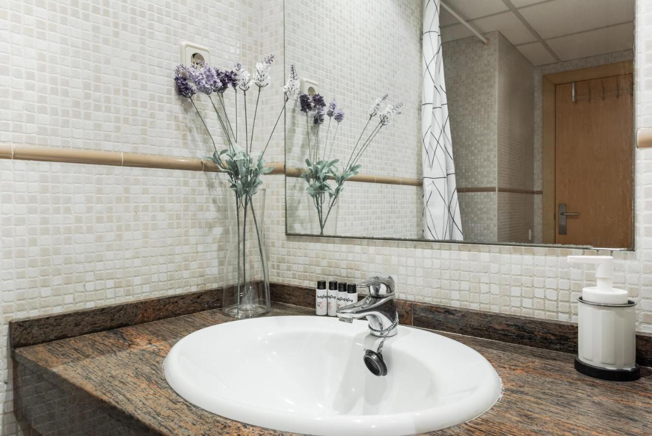 ברצלונה Lodging Apartments Liceu 11 מראה חיצוני תמונה