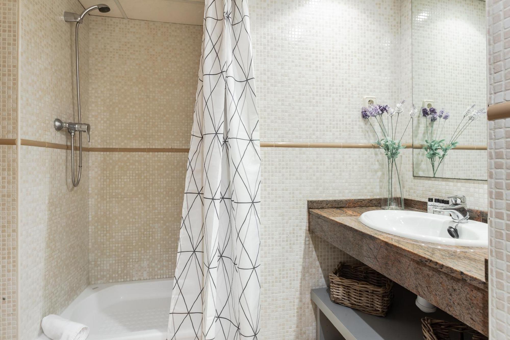 ברצלונה Lodging Apartments Liceu 11 מראה חיצוני תמונה